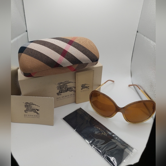 Burberry Accessories - Burberry Sunglasses womens